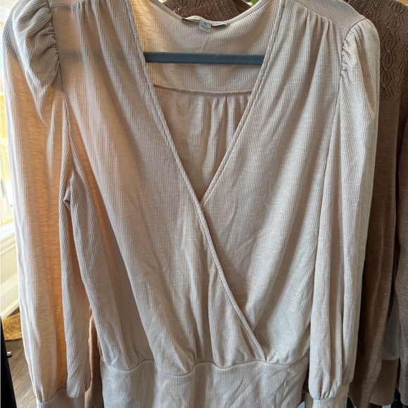 Neutral Tone Tops - Picture 3 of 9